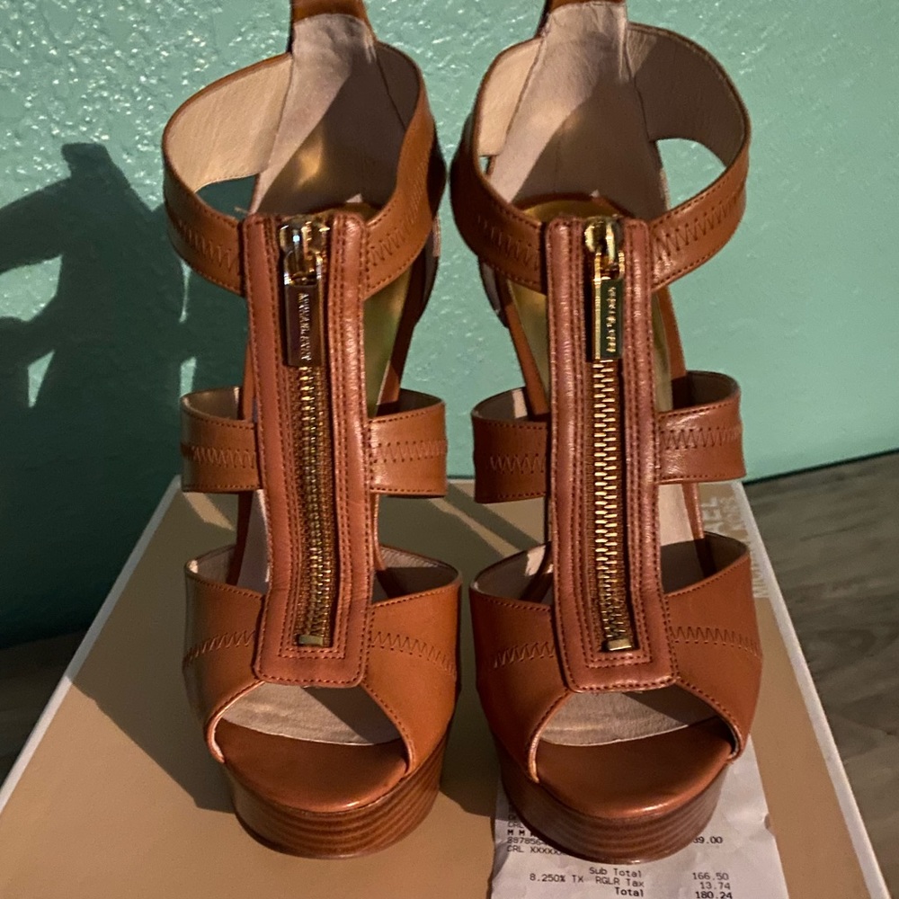Michael Kors Berkley platform heel. Size 7